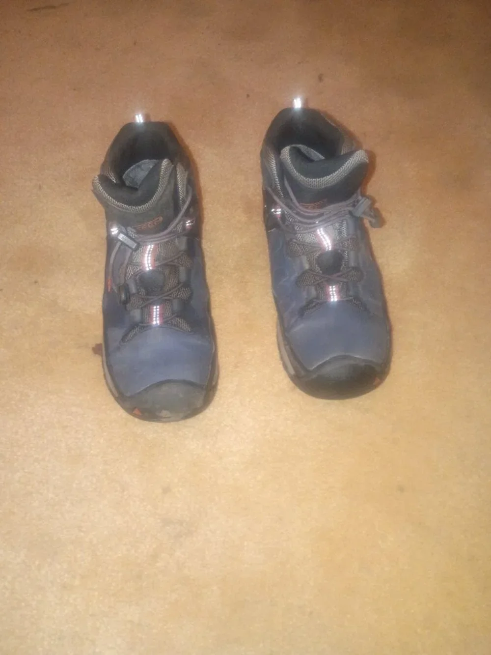 Men's Sized 6 Hiking Boots*** Great Quality**